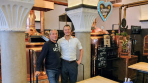 Steve und Zeno im Brauhaus am Kapuzinerplatz